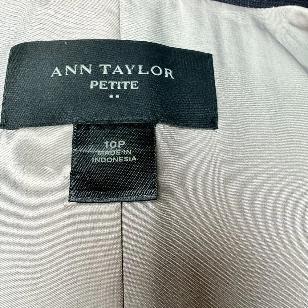 Ann Taylor Size 10P Petite Navy Blue Blazer Jacket 2 Pocket One Button Style - Picture 6 of 7